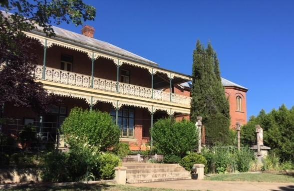 Holmhurst Bed & Breakfast